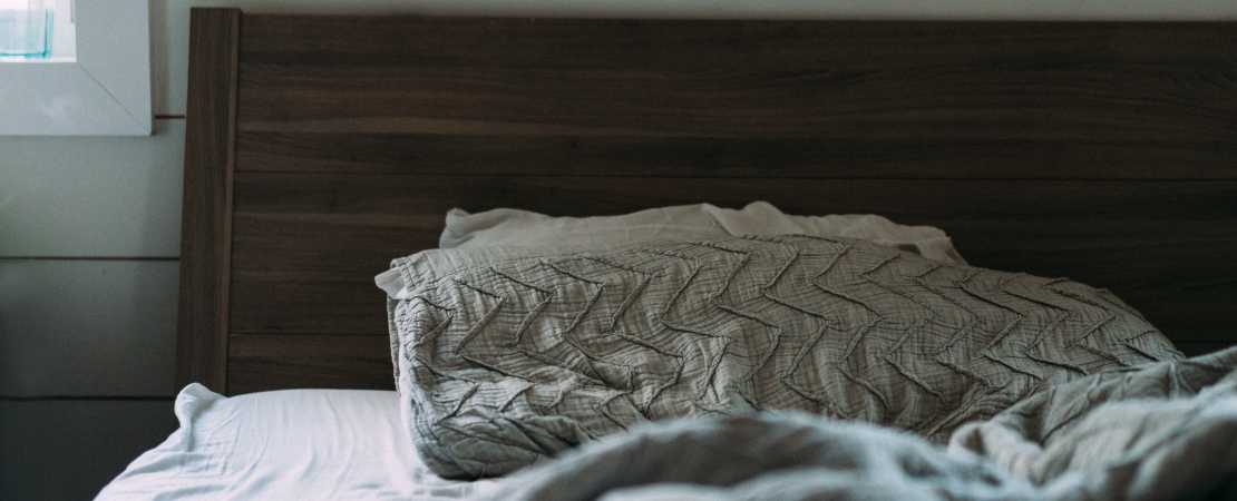5-ways-to-use-wooden-headboards-in-a-bedroom